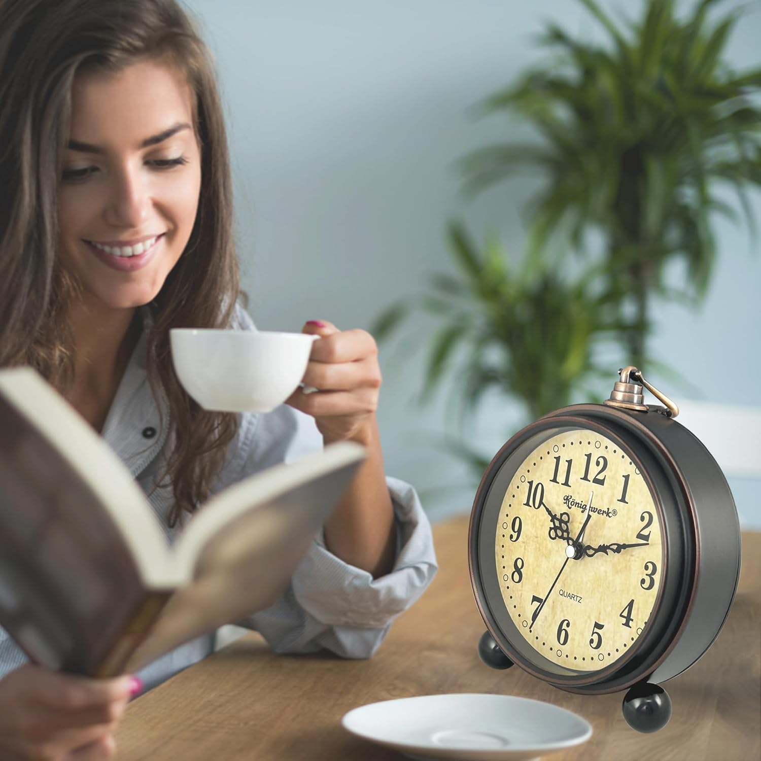 Wecker Vintage Analog Klein 5,25 Zoll Uhr Retro Batteriebetriebenes Nachtlicht Non Ticking Super Silent für Schlafzimmer Nachttisch Wohnzimmer Dekor Schreibtisch Regal Büro